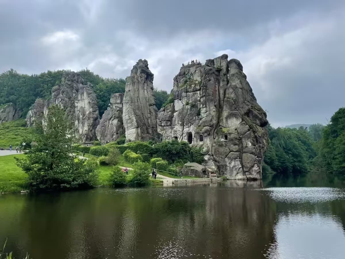 Naturansicht des Teutoburger Wald in Bielefeld mit Felsen