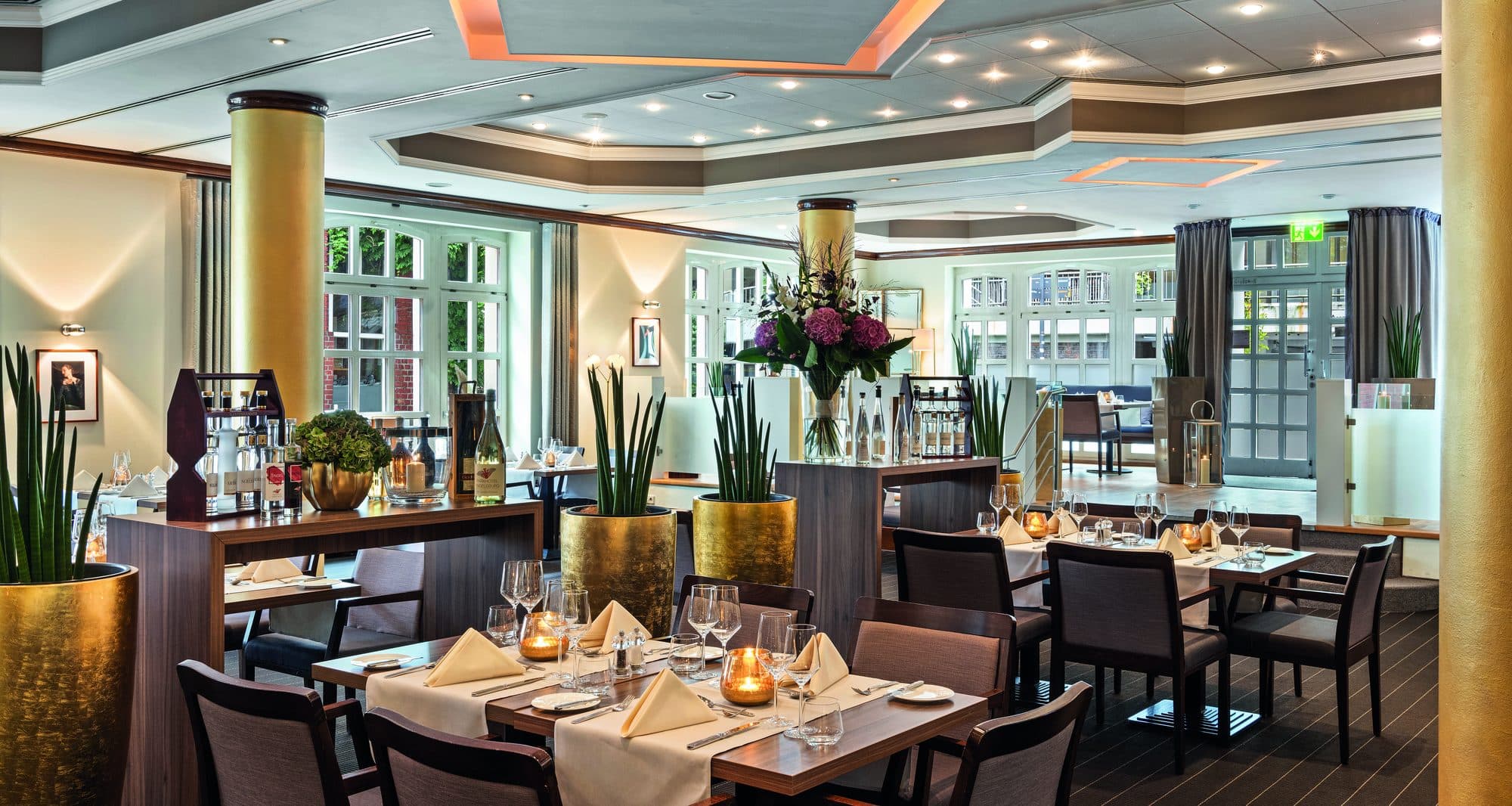 Restaurant at the Parkhotel Engelsburg with laid tables