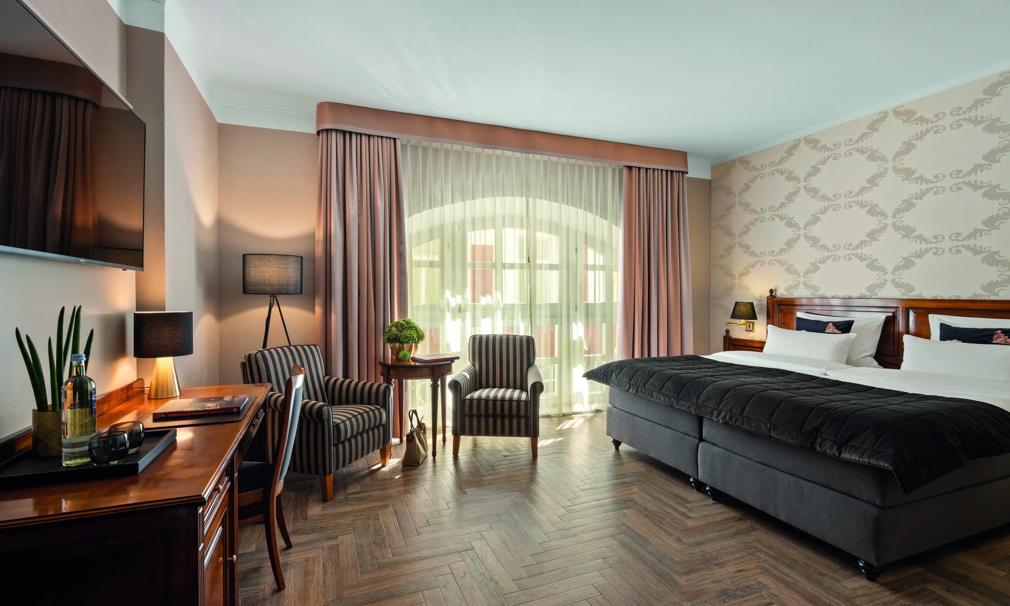 Double room at the Parkhotel Engelsburg with a seating area