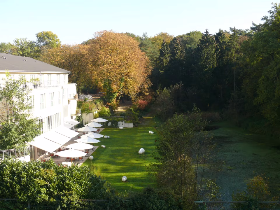 Gartenansicht Ramada Hotel Düsseldorf Ratingen