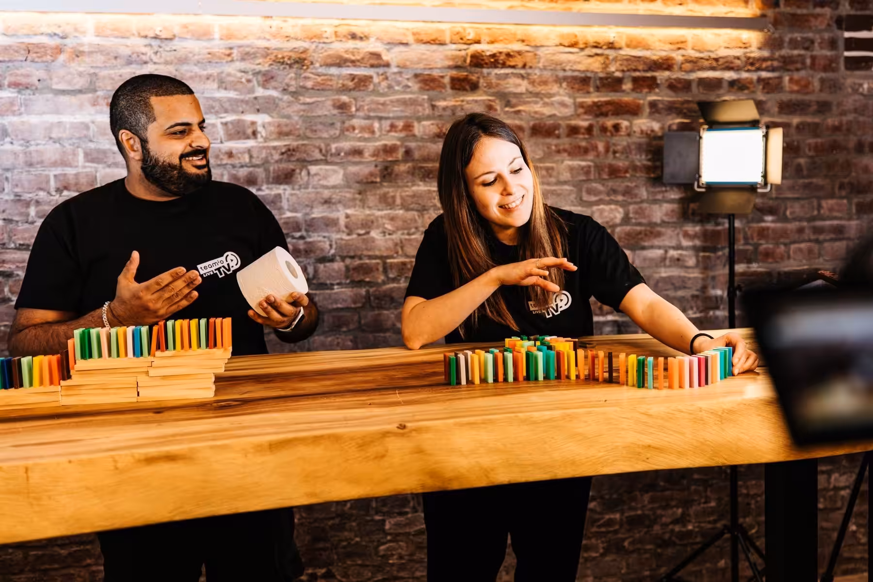 Domino Kettenreaktion als Online Teamevent für Firmen