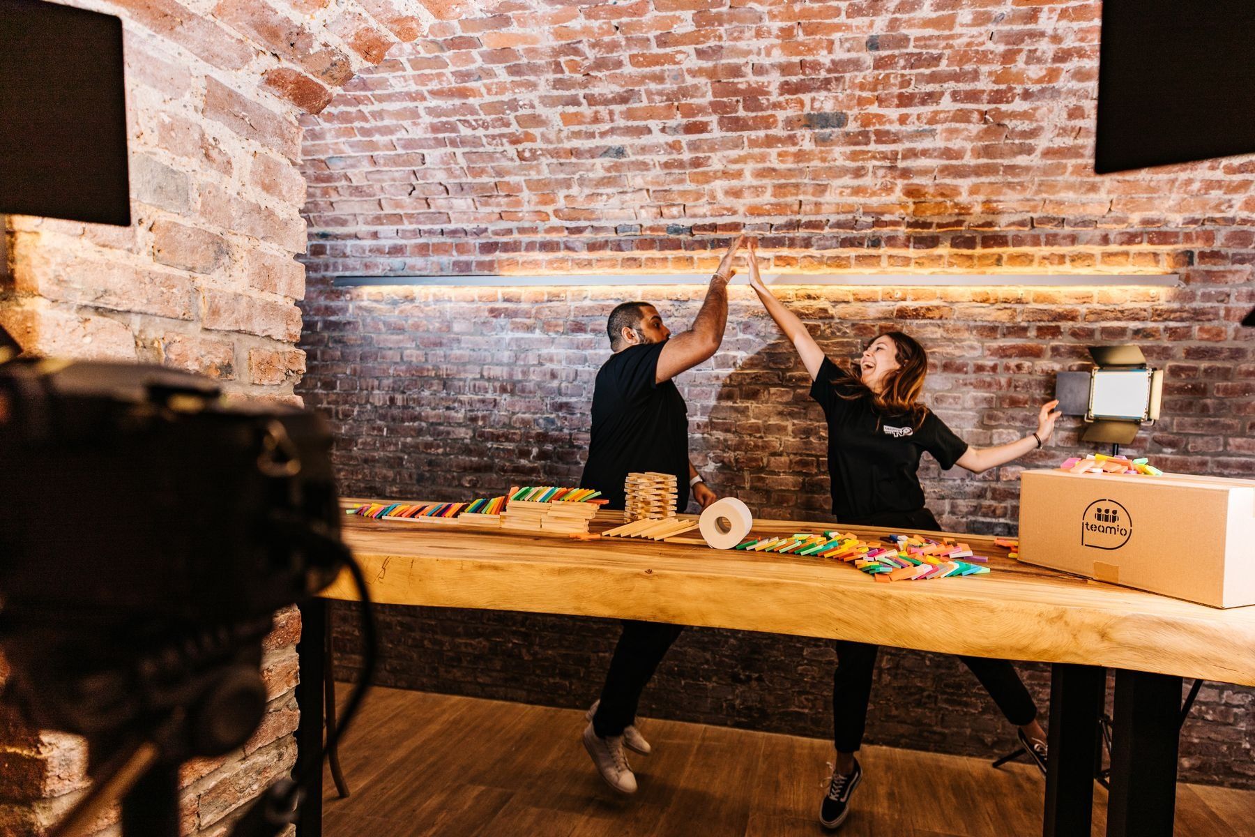 Domino Kettenreaktion als Online Teamevent für Firmen