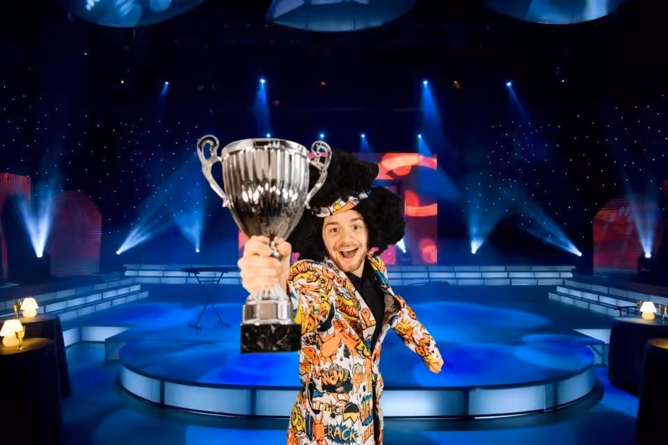 Online quiz show as a team event