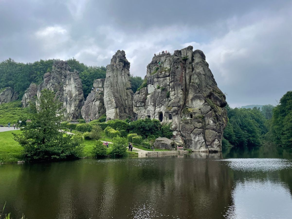 Naturansicht des Teutoburger Wald in Bielefeld mit Felsen