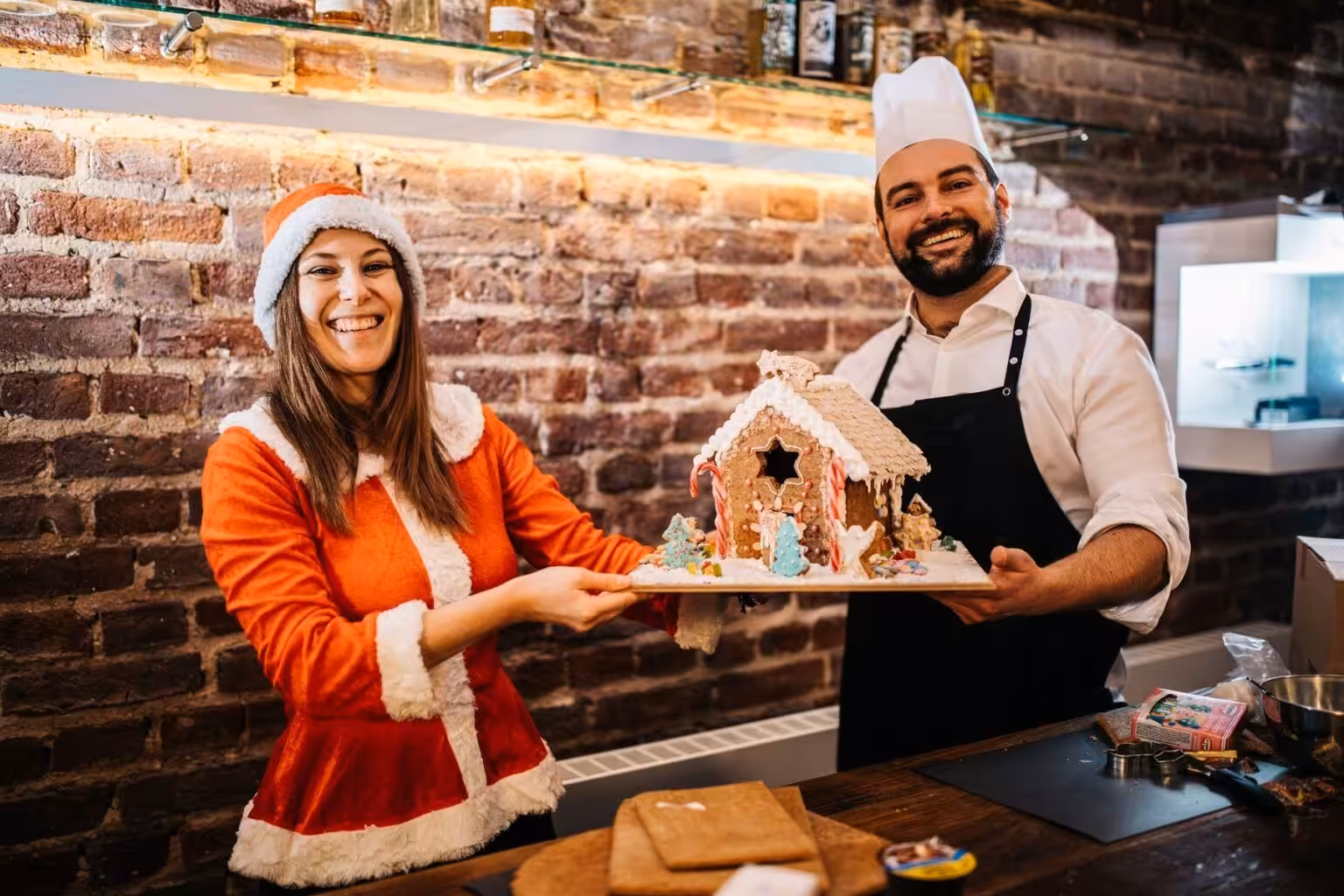 Backen mit Kollegen auf der Firmen Weihnachtsfeier